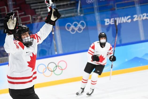 China Olympics 2022 Ice hockey, Eishockey Women ROC - Canada 8106776 07.02.2022 Canada s Brianne Jenner celebrates a goal in the ice hockey women s preliminary round group A match between the Russian Olympic Committee s team and Canada during the Beijing 2022 Winter Olympic Games, Olympische Spiele, Olympia, OS at Wukesong Sports Centre in Beijing, China. Vladimir Astapkovich Sputnik Beijing China  Copyright: xVladimirxAstapkovichx
