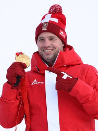 OLYMPICS - Winter Olympic Games, Olympische Spiele, Olympia, OS Beijing 2022 YANQING,CHINA,07.FEB.22 - OLYMPICS, ALPINE SKIING - Winter Olympic Games Beijing 2022, downhill, men, award ceremony. Image shows the rejoicing of Beat Feuz (SUI). keywords: medal.  GEPAxpictures xHaraldxSteiner