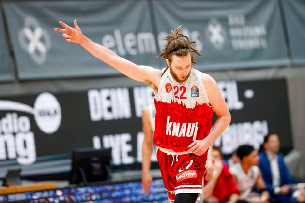 Jubel nach Drei-Punkt-Wurf Dreier Craig Moller (s.oliver Würzburg, 22) s.oliver Würzburg Wuerzburg - Brose Bamberg - easyCredit-BBL - Basketball Bundesliga Saison 2021 22 Spieltag 20, 06.02.2022 Würzburg, tectake ARENA Copyright: DanielxLöb