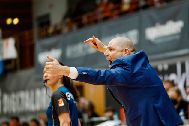 Headcoach Oren Amiel (Brose Bamberg) s.oliver Würzburg Wuerzburg - Brose Bamberg - easyCredit-BBL - Basketball Bundesliga Saison 2021 22 Spieltag 20, 06.02.2022 Würzburg, tectake ARENA Copyright: DanielxLöb