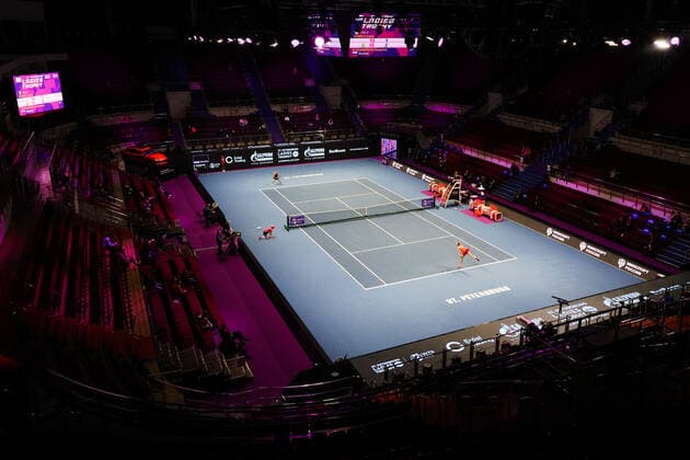 ST PETERSBURG, RUSSIA - FEBRUARY 7, 2022: A Round of 32 tennis singles match between Russia s Yekaterina Alexandrova and Italy s Camila Giorgi takes place at Sibur Arena as part of the 2022 WTA, Tennis Damen St Petersburg Ladies Trophy. Alexander Demianchuk TASS  TS121C21