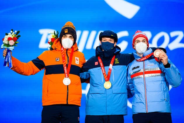 220207 Patrick Roest of Netherlands, Nils van der Poel of Sweden and Hallgeir Engebraten of Norway celebrating at the medal ceremony for men s 5000 meter speed skating during day 3 of the 2022 Winter Olympics on February 7, 2022 in Beijing Photo Mathias Bergeld BILDBYRAN kod MB MB0311 olympic games olympics winter olympics os ol olympiska spel vinter os olympiske leker peking peking peking 2022 beijing 2022 beijing 2022 olympic games beijing 2022 winter olympic games peking os beijing ol vinter ol 3 bbeng medaljceremoni medaljeseremoni medal ceremony celebration jubel norway sverige sweden guld brons,  Copyright: MATHIASxBERGELD BB220207MB082