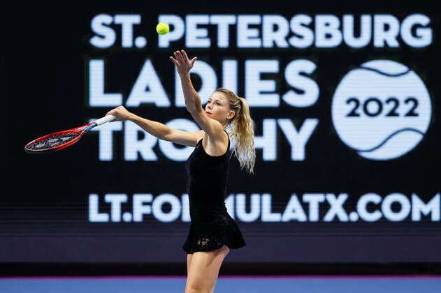 St. Petersburg Ladies Trophy 2022 - Day One Camila Giorgi of Italy serves the ball to Ekaterina Alexandrova of Russia during the women s singles Round of 32 match of the WTA, Tennis Damen 500 St. Petersburg Ladies Trophy 2022 International Tennis Tournament on February 7, 2022 at the Sibur Arena in Saint Petersburg, Russia. Saint Petersburg Russia  Copyright: xMikexKireevx originalFilename:kireev-stpeters220207_npl0j.jpg
