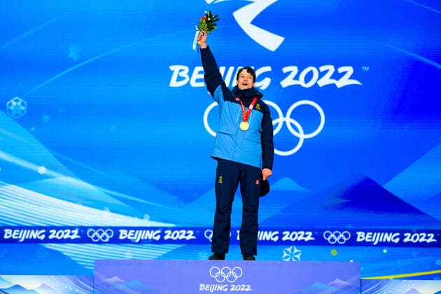 220207 Nils van der Poel of Sweden celebrating at the medal ceremony for men s 5000 meter speed skating during day 3 of the 2022 Winter Olympics on February 7, 2022 in Beijing Photo Mathias Bergeld BILDBYRAN kod MB MB0311 olympic games olympics winter olympics os ol olympiska spel winter os olympics leeks peking peking 2022 beijing 2022 beijing 2022 olympic games beijing 2022 winter olympic games beijing os beijing ol vinter ol 3 bbeng medal ceremony medal ceremony medal ceremony celebration jubilee sweden gold,  Copyright: MATHIASxBERGELD BB220207MB083