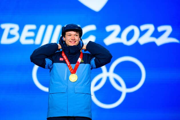 220207 Nils van der Poel of Sweden celebrating at the medal ceremony for men s 5000 meter speed skating during day 3 of the 2022 Winter Olympics on February 7, 2022 in Beijing Photo Mathias Bergeld BILDBYRAN kod MB MB0311 olympic games olympics winter olympics os ol olympiska spel winter os olympics leeks peking peking 2022 beijing 2022 beijing 2022 olympic games beijing 2022 winter olympic games beijing os beijing ol vinter ol 3 bbeng medal ceremony medal ceremony medal ceremony celebration jubilee sweden gold,  Copyright: MATHIASxBERGELD BB220207MB085