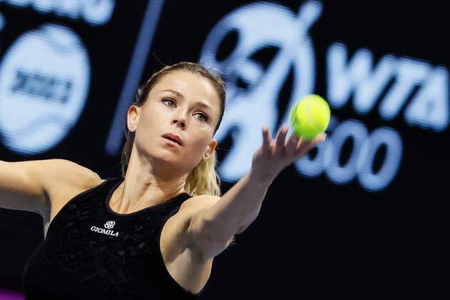 St. Petersburg Ladies Trophy 2022 - Day One Camila Giorgi of Italy serves the ball to Ekaterina Alexandrova of Russia during the women s singles Round of 32 match of the WTA, Tennis Damen 500 St. Petersburg Ladies Trophy 2022 International Tennis Tournament on February 7, 2022 at the Sibur Arena in Saint Petersburg, Russia. Saint Petersburg Russia  Copyright: xMikexKireevx originalFilename:kireev-stpeters220207_npSBS.jpg