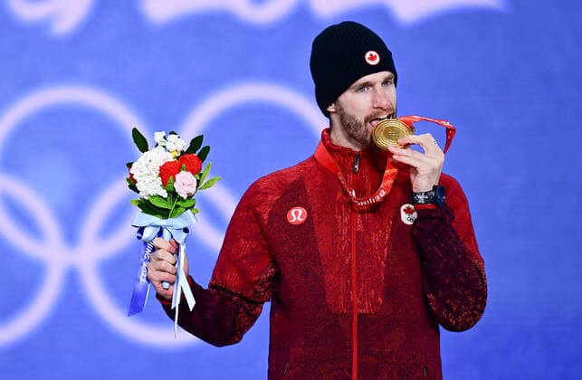 (220207) -- ZHANGJIAKOU, Feb. 7, 2022 -- Max Parrot of Canada poses for a photo during the awarding ceremony of men s snowboard slopestyle at the Zhangjiakou Medals Plaza of the Winter Olympics in Zhangjiakou, north China s Hebei Province, Feb. 7, 2022. Zhang Hongxiang) (BEIJING2022)CHINA-ZHANGJIAKOU-OLYMPIC Winter games, Winterspiele,Spiele, Summer games SNOWBOARD-SLOPESTYLE-AWARDING CEREMONY (CN) ZHX 