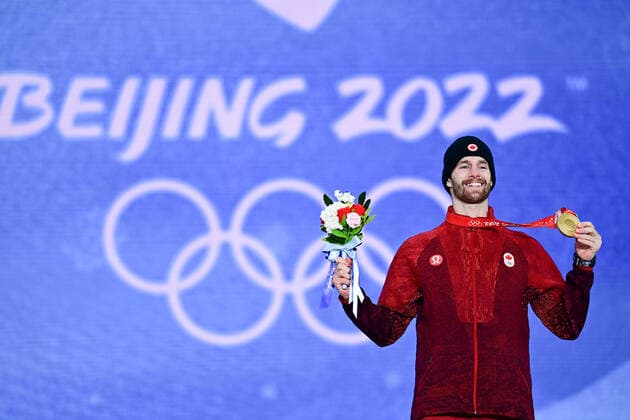 (220207) -- ZHANGJIAKOU, Feb. 7, 2022 -- Max Parrot of Canada poses for a photo during the awarding ceremony of men s snowboard slopestyle at the Zhangjiakou Medals Plaza of the Winter Olympics in Zhangjiakou, north China s Hebei Province, Feb. 7, 2022. Zhang Hongxiang) (BEIJING2022)CHINA-ZHANGJIAKOU-OLYMPIC Winter games, Winterspiele,Spiele, Summer games SNOWBOARD-SLOPESTYLE-AWARDING CEREMONY (CN) ZHX 