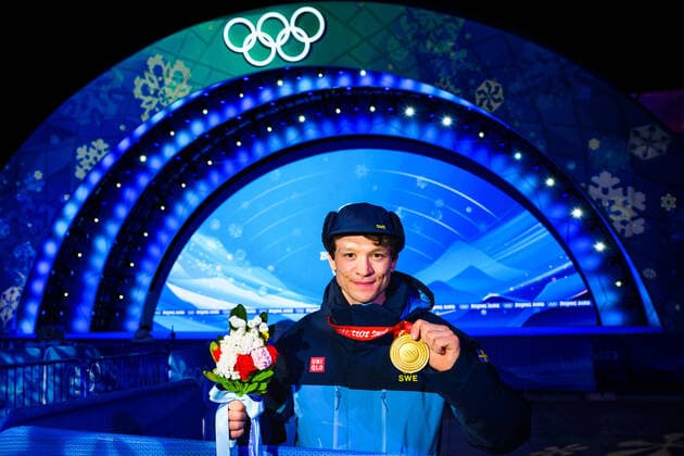 220207 Nils van der Poel of Sweden poses for a portrait with the gold medal after the medal ceremony for men s 5000 meter speed skating during day 3 of the 2022 Winter Olympics on February 7, 2022 in Beijing Photo Mathias Bergeld BILDBYRAN kod MB MB0311 olympic games olympics winter olympics os ol olympic games winter os olympic games peking peking 2022 beijing 2022 beijing 2022 olympic games beijing 2022 winter olympic games peking os beijing ol winter ol 3 bbeng medal ceremony medal ceremony medal ceremony gold sweden sweden,  Copyright: MATHIASxBERGELD BB220207MB091