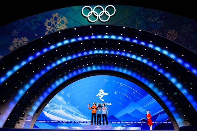 220207 Patrick Roest of Netherland, Nils van der Poel of Sweden and Hallgeir Engebraten of Norway celebrating at the medal ceremony for men s 5000 meter speed skating during day 3 of the 2022 Winter Olympics on February 7, 2022 in Beijing Photo Mathias Bergeld BILDBYRAN kod MB MB0311 olympic games olympics winter olympics os ol olympiska spel vinter os olympiske leker peking peking peking 2022 beijing 2022 beijing 2022 olympic games beijing 2022 winter olympic games peking os beijing ol vinter ol 3 bbeng medaljceremoni medaljeseremoni medal ceremony celebrating jubel guld bronze sverige sweden norway,  Copyright: MATHIASxBERGELD BB220207MB093