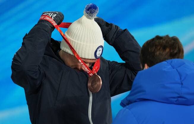 China Olympics 2022 Medal Ceremony 8107123 07.02.2022 Bronze medalist Finland s Iivo Niskanen stands on the podium during the medal ceremony for the men s cross-country skiathlon 2x15 km event of the Beijing 2022 Winter Olympic Games, Olympische Spiele, Olympia, OS at the Medal Plaza in Zhangjiakou, China. Pavel Bednyakov Sputnik Zhangjiakou China  Copyright: xPavelxBednyakovx