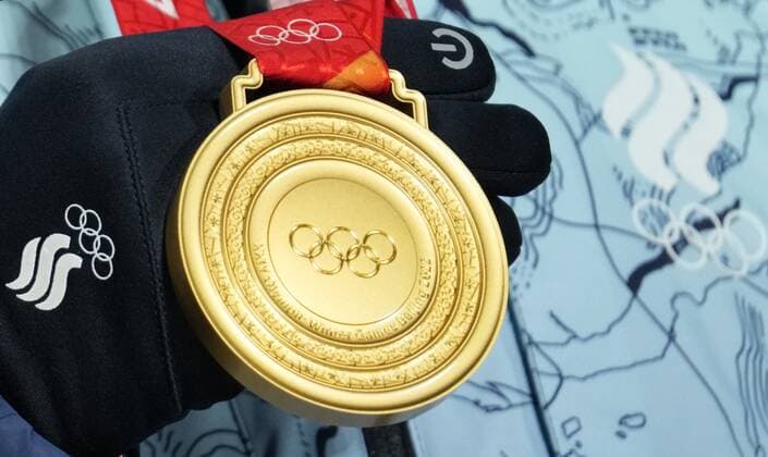 China Olympics 2022 Medal Ceremony 8107218 07.02.2022 The gold medal worn by Russian Olympic Committee s Alexander Bolshunov is pictured during the victory ceremony for the men s cross-country skiathlon 2x15 km event of the Beijing 2022 Winter Olympic Games, Olympische Spiele, Olympia, OS at the Medal Plaza in Zhangjiakou, China. Pavel Bednyakov Sputnik Zhangjiakou China  Copyright: xPavelxBednyakovx