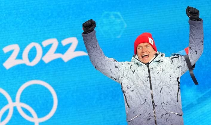 China Olympics 2022 Medal Ceremony 8107211 07.02.2022 Gold medalist Russian Olympic Committee s Alexander Bolshunov celebrates on the podium during the medal ceremony for the men s cross-country skiathlon 2x15 km event of the Beijing 2022 Winter Olympic Games, Olympische Spiele, Olympia, OS at the Medal Plaza in Zhangjiakou, China. Pavel Bednyakov Sputnik Zhangjiakou China  Copyright: xPavelxBednyakovx