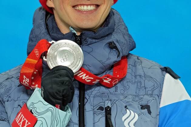 China Olympics 2022 Medal Ceremony 8107177 07.02.2022 Silver medalist Russian Olympic Committee s Denis Spitsov poses on the podium during the medal ceremony for the men s cross-country skiathlon 2x15 km event of the Beijing 2022 Winter Olympic Games, Olympische Spiele, Olympia, OS at the Medal Plaza in Zhangjiakou, China. Pavel Bednyakov Sputnik Zhangjiakou China  Copyright: xPavelxBednyakovx