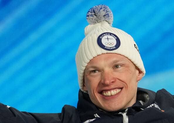 China Olympics 2022 Medal Ceremony 8107195 07.02.2022 Bronze medalist Finland s Iivo Niskanen poses on the podium during the medal ceremony for the men s cross-country skiathlon 2x15 km event of the Beijing 2022 Winter Olympic Games, Olympische Spiele, Olympia, OS at the Medal Plaza in Zhangjiakou, China. Pavel Bednyakov Sputnik Zhangjiakou China  Copyright: xPavelxBednyakovx