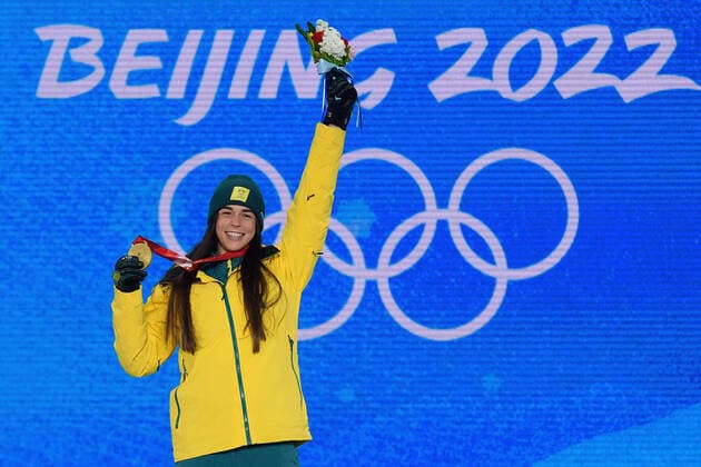 BEIJING WINTER OLYMPICS 2022, Jakara Anthony of Australia steps onto the podium after being presented the gold medal for the Women?s Moguls, at the Zhangjiakou Medal Plaza during the 2022 Beijing Winter Olympic Games, Olympische Spiele, Olympia, OS in Beijing, China, Monday, February 7, 2022. ( NO ARCHIVING, EDITORIAL USE ONLY, NO USE IN BOOKS WITHOUT CONSENT  Copyright: xDANxHIMBRECHTSx 20220208001620995459