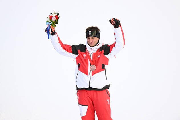(220207) -- BEIJING, Feb. 7, 2022 -- Matthias Mayer of Austria poses for a photo during the awarding ceremony of the Alpine Skiing Men s Downhill at the National Alpine Skiing Centre in Yanqing District, Beijing, capital of China, Feb. 7, 2022. ) (BEIJING2022)CHINA-BEIJING-OLYMPIC Winter games, Winterspiele,Spiele, Summer games ALPINE SKIING-MEN S DOWNHILL (CN) LianxZhen 