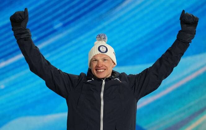 China Olympics 2022 Medal Ceremony 8107122 07.02.2022 Bronze medalist Finland s Iivo Niskanen celebrates on the podium during the medal ceremony for the men s cross-country skiathlon 2x15 km event of the Beijing 2022 Winter Olympic Games, Olympische Spiele, Olympia, OS at the Medal Plaza in Zhangjiakou, China. Pavel Bednyakov Sputnik Zhangjiakou China  Copyright: xPavelxBednyakovx