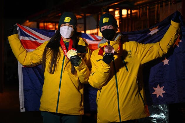 BEIJING WINTER OLYMPICS 2022, Jakara Anthony and Tess Coady of Australia pose for a photograph their gold and bronze medals respectively, at Zhangjiakou, during the 2022 Beijing Winter Olympic Games, Olympische Spiele, Olympia, OS in Beijing, China, Monday, February 7, 2022. ( NO ARCHIVING, EDITORIAL USE ONLY, NO USE IN BOOKS WITHOUT CONSENT BEIJING HEBEI CHINA  Copyright: xDANxHIMBRECHTSx 20220208001620999971