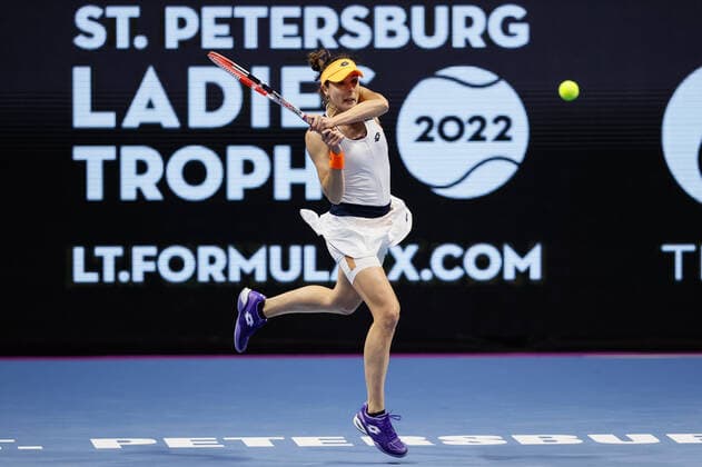 St. Petersburg Ladies Trophy 2022 - Day One Alize Cornet of France returns the ball to Elise Mertens of Belgium during the women s singles Round of 32 match of the WTA, Tennis Damen 500 St. Petersburg Ladies Trophy 2022 International Tennis Tournament on February 7, 2022 at the Sibur Arena in Saint Petersburg, Russia. Saint Petersburg Russia  Copyright: xMikexKireevx originalFilename:kireev-stpeters220207_npMm2.jpg