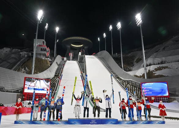 (220207) -- ZHANGJIAKOU, Feb. 7, 2022 -- Gold medalists (C) of Team Slovenia, silver medalists (L) of Team ROC and bronze medalists of Team Canada celebrate during the flower ceremony of Ski jumping, Skispringen, Ski, nordisch Mixed Team Final Round at the National Ski Jumping Centre in Zhangjiakou, north China s Hebei Province, Feb. 7, 2022. ) (BEIJING2022) CHINA-ZHANGJIAKOU-OLYMPIC Winter games, Winterspiele,Spiele, Summer games SKI JUMPING-MIXED TEAM(CN) JiangxKehong