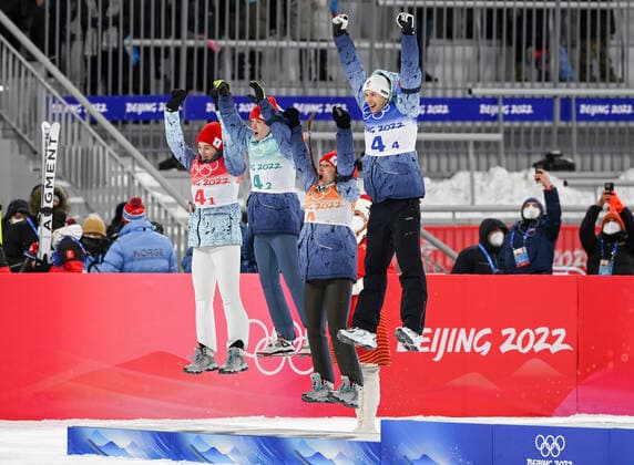 (220207) -- ZHANGJIAKOU, Feb. 7, 2022 -- Silver medalists of Team ROC celebrate during the flower ceremony of Ski jumping, Skispringen, Ski, nordisch Mixed Team Final Round at the National Ski Jumping Centre in Zhangjiakou, north China s Hebei Province, Feb. 7, 2022. ) (BEIJING2022) CHINA-ZHANGJIAKOU-OLYMPIC Winter games, Winterspiele,Spiele, Summer games SKI JUMPING-MIXED TEAM(CN) FengxKaihua