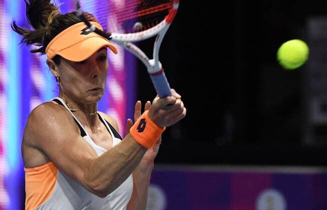 Russia Tennis St. Petersburg Ladies Trophy 8107304 07.02.2022 France s Alize Cornet returns a ball during a women s singles match against Belgium s Elise Mertens at the St. Petersburg Ladies Trophy 2022 tennis tournament in St.Petersburg, Russia. Alexei Danichev Sputnik St. Petersburg Russia  Copyright: xAlexeixDanichevx