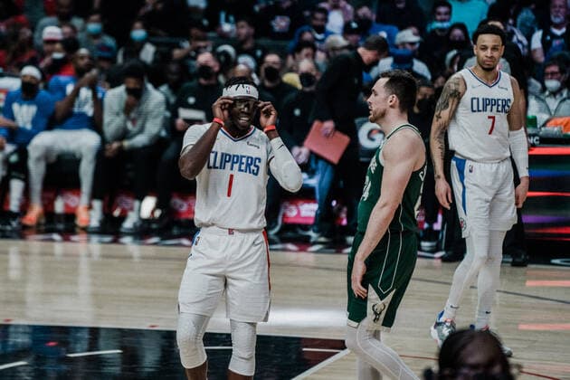 06 02 2022, USA, los angeles, crypto com arena, basketball men, nba season 2021 2022, los angeles clippers milwaukee bucks reggie jackson clippers, li