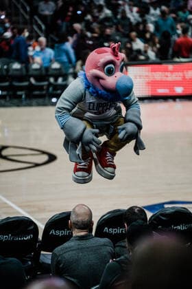 06 02 2022, USA, Los Angeles, crypto com arena, basketball men, NBA season 2021 2022, Los Angeles Clippers Milwaukee Bucks Chuck the Condor