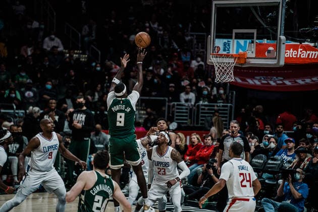 06 02 2022, USA, los angeles, crypto com arena, basketball men, nba season 2021 2022, los angeles clippers milwaukee bucks bobby portis bucks, mi