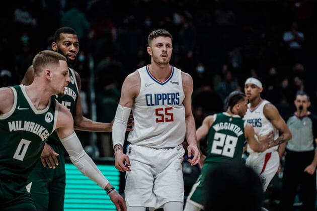 06 02 2022, USA, los angeles, crypto com arena, basketball men, nba season 2021 2022, los angeles clippers milwaukee bucks isaiah hartenstein clippers, mi