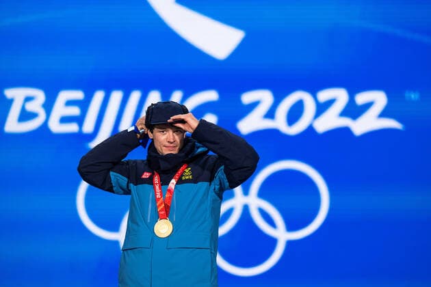 220207 Nils van der Poel of Sweden with the gold medal at the medal ceremony for men s 5000 meter speed skating during day 3 of the 2022 Winter Olympics on February 7, 2022 in Beijing Photo Mathias Bergeld BILDBYRAN kod MB MB0311 olympic games olympics winter olympics os ol olympics winter os olympics peking peking peking 2022 beijing 2022 beijing 2022 olympic games beijing 2022 winter olympic games peking os beijing ol winter ol 3 bbeng medal ceremony medal ceremony sweden sweden jubilation gold os gold,  Copyright: MATHIASxBERGELD BB220207MB130