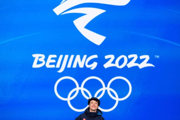 220207 Nils van der Poel of Sweden celebrates his gold medal on the podium the at the medal ceremony for men s 5000 meter speed skating during day 3 of the 2022 Winter Olympics on February 7, 2022 in Beijing Photo Mathias Bergeld BILDBYRAN kod MB MB0311 olympic games olympics winter olympics os ol olympic games winter os olympic games peking peking 2022 beijing 2022 beijing 2022 olympic games beijing 2022 winter olympic games peking os beijing ol winter ol 3 bbeng medal ceremony medal ceremony sweden sweden jubilee gold os gold,  Copyright: MATHIASxBERGELD BB220207MB136