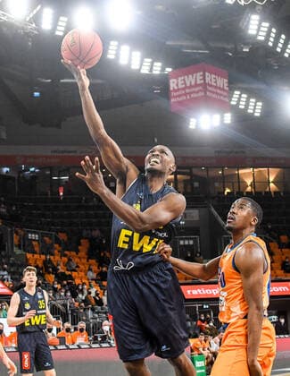 GER, BBL, ratiopharm ulm vs EWE Baskets Oldenburg 07 02 2022, ratiopharm arena, Neu Ulm, GER, BBL, ratiopharm ulm vs EWE Baskets Oldenburg, in picture Rickey Paulding Oldenburg, 23 puts through against Semaj Christon Ulm, 0 nordphotoxGmbHx xHafner nph00200
