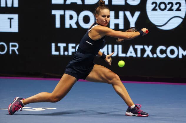 ST PETERSBURG, RUSSIA - FEBRUARY 7, 2022: Russia s Veronika Kudermetova returns a shot in her Round of 32 tennis singles match against Switzerland s Bencic at the 2022 WTA, Tennis Damen St Petersburg Ladies Trophy at Sibur Arena. Alexander Demianchuk TASS  TS121D22