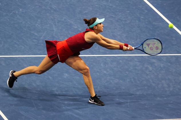 ST PETERSBURG, RUSSIA - FEBRUARY 7, 2022: Switzerland s Belinda Bencic returns a shot in her Round of 32 tennis singles match against Russia s Kudermetova at the 2022 WTA, Tennis Damen St Petersburg Ladies Trophy at Sibur Arena. Alexander Demianchuk TASS  TS121D24