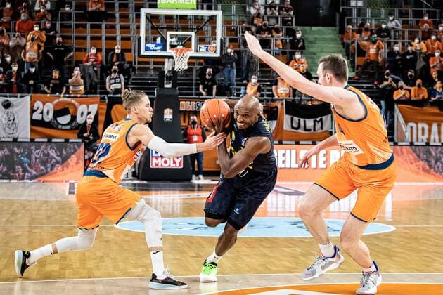 Rickey Paulding Ewe Baskets Oldenburg, 23 , Thomas Klepeisz Ratiopharm Ulm 22 , Philipp Herkenhoff Ratiopharm Ulm 14 GER, Ratiopharm Ulm vs EWE Baskets Oldenburg, easycredit 1 Bundesliga Basketball, 20 matchday, season 2021 22, 07 02 2022 Ratiopharm Ulm vs EWE Baskets Oldenburg, 1 Basketball Bundesliga Neu Ulm Copyright: xEibner-Pressefoto RogerxBuerkex EP_EER