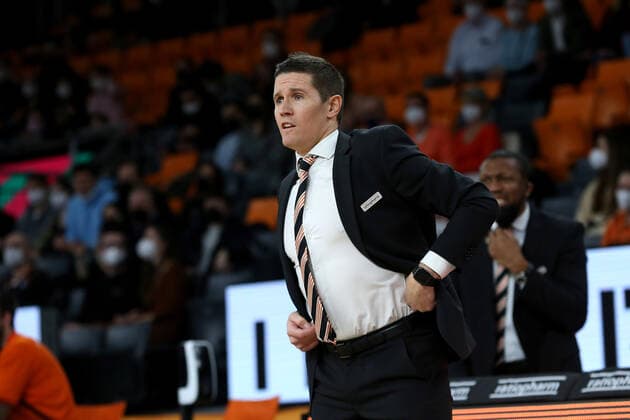 07 02 22, Neu Ulm, Germany, ratiopharm Arena, ratiopharm ulm vs EWE Baskets Oldenburg Basketball Bundesliga, Head Coach Jaka Lakovic ratiopharm ulm Looks Photo H Langer Neu Ulm ratiopharm Arena Bayern Germany  541_ULMOLD20220207_034 Langer-541