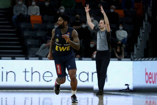 07 02 22, Neu Ulm, Germany, ratiopharm Arena, ratiopharm ulm vs EWE Baskets Oldenburg Basketball Bundesliga, Cameron Clark EWE Baskets Oldenburg gestures, gestures photo H Langer Neu Ulm ratiopharm Arena Bayern Germany  541_ULMOLD20220207_017 Langer-541