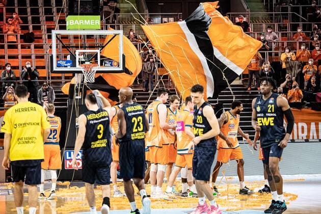 FINAL STATE 86 78, RATIOPHARM ULM BESIEFT DIE EWE BASKETS OLDENBURG Jubilation at Ratiopharm Ulm GER, Ratiopharm Ulm vs EWE Baskets Oldenburg, easycredit 1 Bundesliga Basketball, 20 Matchday, Season 2021 22, 07 02 2022 Ratiopharm Ulm vs EWE Baskets Oldenburg, 1 Basketball Bundesliga Neu Ulm Copyright: xEibner-Pressefoto RogerxBuerkex EP_EER