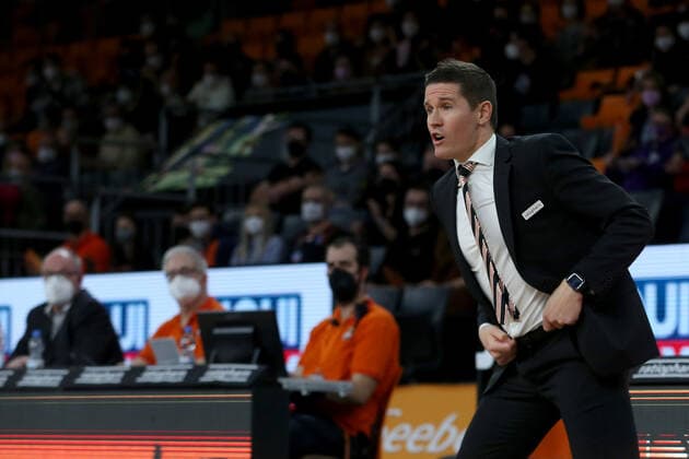 07 02 22, Neu Ulm, Germany, ratiopharm Arena, ratiopharm ulm vs EWE Baskets Oldenburg Basketball Bundesliga, Head Coach Jaka Lakovic ratiopharm ulm Looks Photo H Langer Neu Ulm ratiopharm Arena Bayern Germany  541_ULMOLD20220207_054 Langer-541