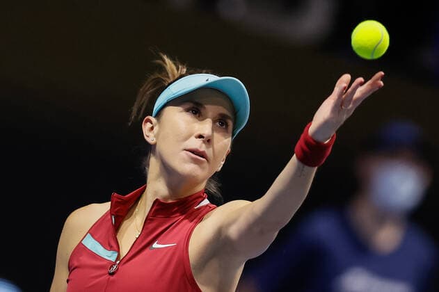 St. Petersburg Ladies Trophy 2022 - Day One Belinda Bencic of Switzerland serves the ball to Veronika Kudermetova of Russia during the women s singles Round of 32 match of the WTA, Tennis Damen 500 St. Petersburg Ladies Trophy 2022 International Tennis Tournament on February 7, 2022 at the Sibur Arena in Saint Petersburg, Russia. Saint Petersburg Russia  Copyright: xMikexKireevx originalFilename:kireev-stpeters220207_npK90.jpg