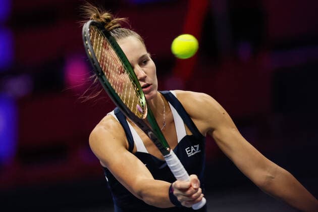 St. Petersburg Ladies Trophy 2022 - Day One Veronika Kudermetova of Russia returns the ball to Belinda Bencic of Switzerland during the women s singles Round of 32 match of the WTA, Tennis Damen 500 St. Petersburg Ladies Trophy 2022 International Tennis Tournament on February 7, 2022 at the Sibur Arena in Saint Petersburg, Russia. Saint Petersburg Russia  Copyright: xMikexKireevx originalFilename:kireev-stpeters220207_nps9c.jpg