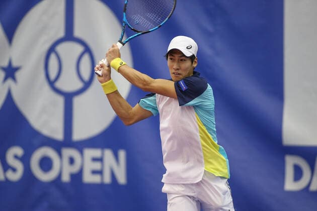 Tennis, ATP-Turnier in Dallas DALLAS, TX - FEBRUARY 07: Yosuke Watanuki (JPN) hits a backhand during the qualifying round of the Dallas Open on February 7, 2022 at the Styslinger Altec Tennis Complex in Dallas, TX. (Photo by George Walker Icon Sportswire) TENNIS: FEB 07 Dallas Open Icon22020724