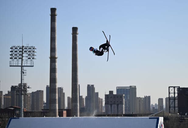 (220208) -- BEIJING, Feb. 8, 2022 -- Gu Ailing of China competes during women s freeski big air final at Big Air Shougang in Beijing, capital of China, Feb. 8, 2022. ) (XHTP)(BEIJING2022)CHINA-BEIJING-OLYMPIC Winter games, Winterspiele,Spiele, Summer games WOMEN S FREESKI BIG AIR-FINAL (CN) LixGa 