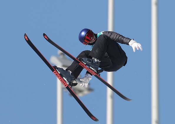 (220208) -- BEIJING, Feb. 8, 2022 -- Gu Ailing of China competes during women s freeski big air final at Big Air Shougang in Beijing, capital of China, Feb. 8, 2022. ) (XHTP)(BEIJING2022)CHINA-BEIJING-OLYMPIC Winter games, Winterspiele,Spiele, Summer games WOMEN S FREESKI BIG AIR-FINAL (CN) DingxXu 