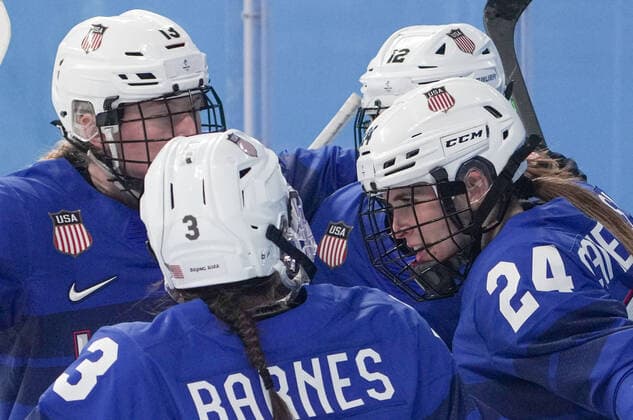 (220208) -- BEIJING, Feb. 8, 2022 -- Athletes of the United States celebrate scoring during the Ice hockey, Eishockey women s preliminary round group A match between Canada and the United States at Wukesong Sports Centre in Beijing, capital of China, Feb. 8, 2022. ) (BEIJING2022)CHINA-BEIJING-OLYMPIC Winter games, Winterspiele,Spiele, Summer games ICE HOCKEY-WOMEN S PRELIMINARY-CANADA VS U.S. (CN) DuxYu 