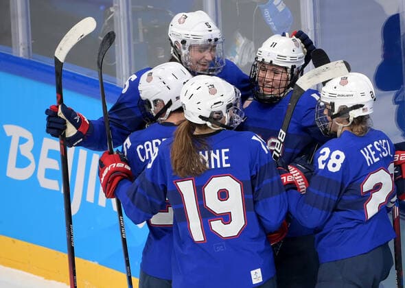 (220208) -- BEIJING, Feb. 8, 2022 -- Athletes of the United States celebrate scoring during the Ice hockey, Eishockey women s preliminary round group A match between Canada and the United States at Wukesong Sports Centre in Beijing, capital of China, Feb. 8, 2022. ) (BEIJING2022)CHINA-BEIJING-OLYMPIC Winter games, Winterspiele,Spiele, Summer games ICE HOCKEY-WOMEN S PRELIMINARY-CANADA VS U.S. (CN) LixAn 