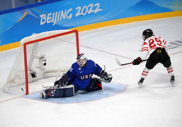 (220208) -- BEIJING, Feb. 8, 2022 -- Marie-Philip Poulin (R) of Canada scores during the Ice hockey, Eishockey women s preliminary round group A match between Canada and the United States at Wukesong Sports Centre in Beijing, capital of China, Feb. 8, 2022. ) (BEIJING2022)CHINA-BEIJING-OLYMPIC Winter games, Winterspiele,Spiele, Summer games ICE HOCKEY-WOMEN S PRELIMINARY-CANADA VS U.S. (CN) LixAn 