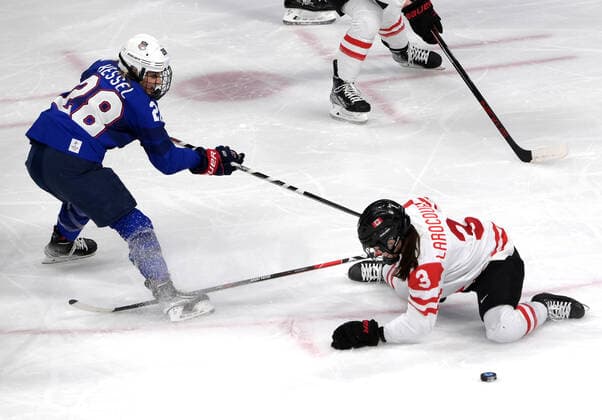 (220208) -- BEIJING, Feb. 8, 2022 -- Jocelyne Larocque (R) of Canada vies with Kendall Amanda Kessel of the United States during the Ice hockey, Eishockey women s preliminary round group A match between Canada and the United States at Wukesong Sports Centre in Beijing, capital of China, Feb. 8, 2022. ) (BEIJING2022)CHINA-BEIJING-OLYMPIC Winter games, Winterspiele,Spiele, Summer games ICE HOCKEY-WOMEN S PRELIMINARY-CANADA VS U.S. (CN) LixAn 